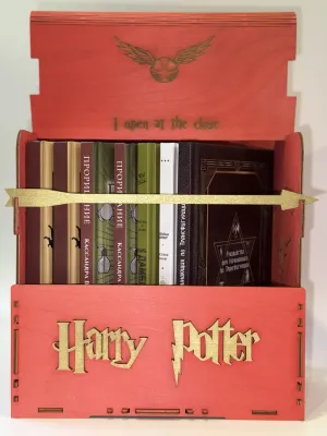 фото 1 Набор книг из Гарри Поттер. 7 учебников Хогвартса в деревянном красном сундуке купить фото 1 Набор книг из Гарри Поттер. 7 учебников Хогвартса в деревянном красном сундуке купить