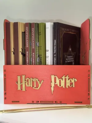 фото 2 Набор книг из Гарри Поттер. 7 учебников Хогвартса в деревянном красном сундуке цена фото 2 Набор книг из Гарри Поттер. 7 учебников Хогвартса в деревянном красном сундуке цена